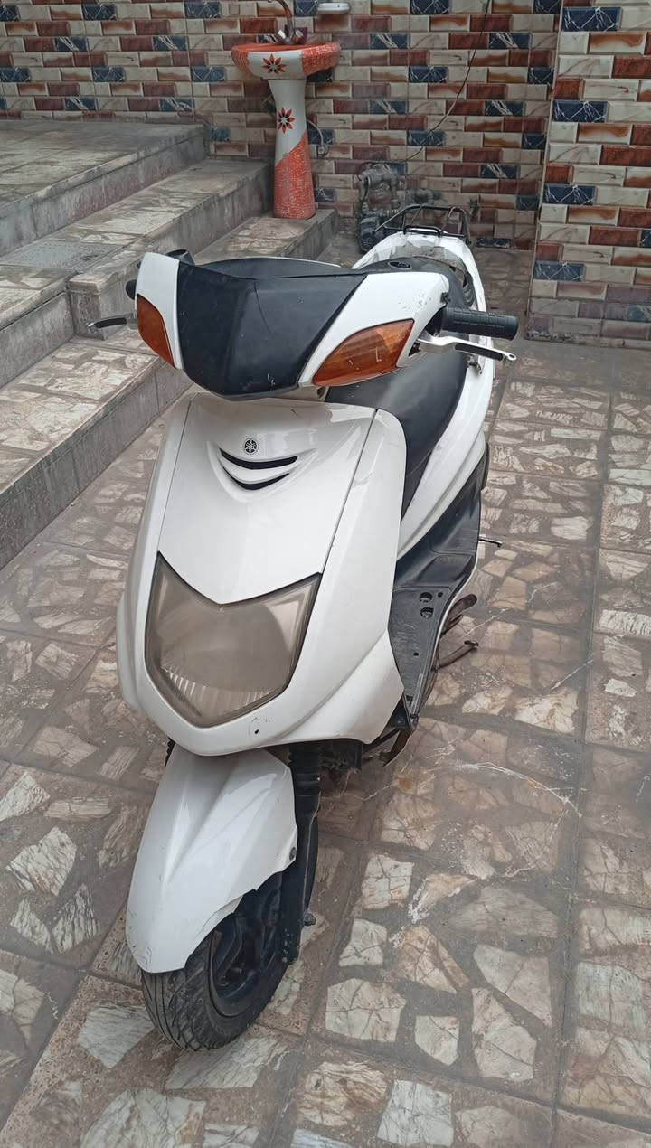 سلام وعليكم اخوان سكنز نثية شغالة بيه خيط تبخير ابيعلك كوم حديد كابريتر مو مالته تجاري كفرات نضيفه مابيه شي مكاني بغداد قريب علة بلديت الشعلة 
قفل 150 الف 
***********
