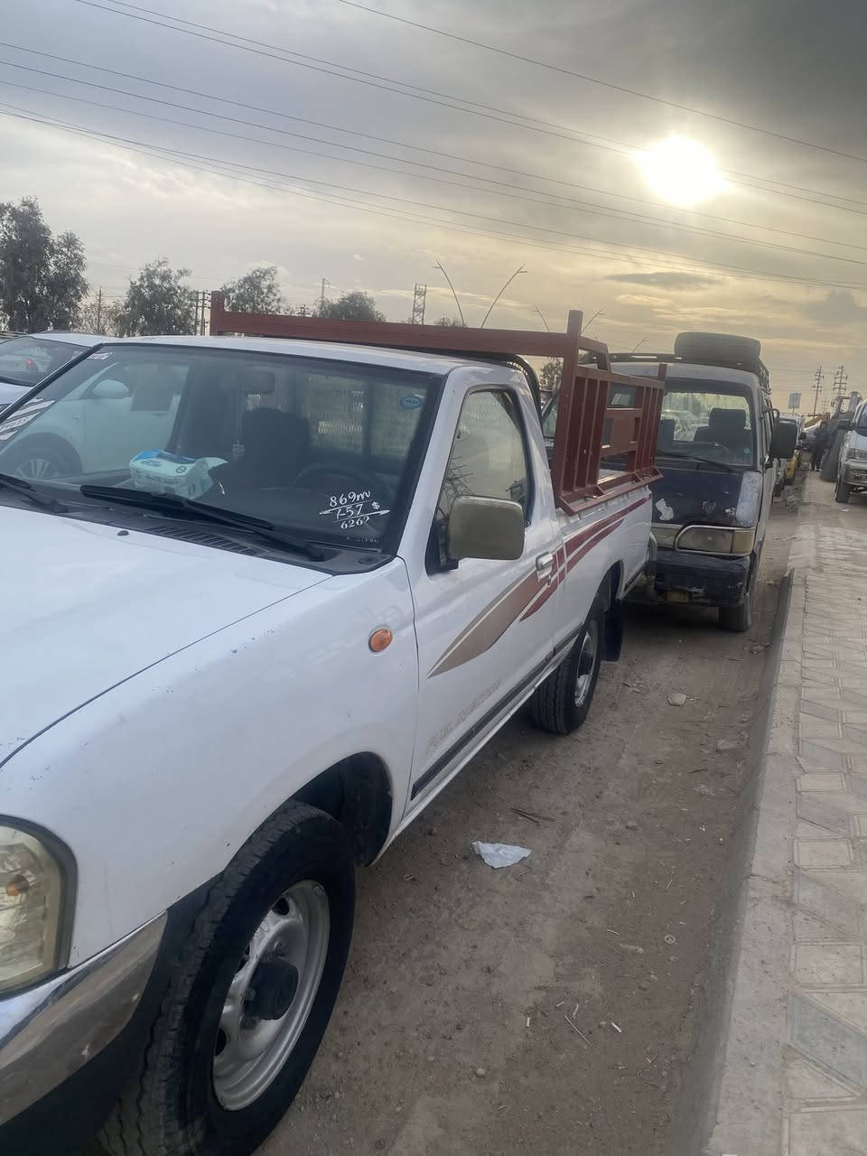 سلام عليكم بيكم نيسان للبيع تبريد ثلج ❄️ تدفئه دوشمه جديده سنويه 28 اليساره بسمي ثاني يوم تحويل جام كهرباء كله شغال اشاير سكن لايت كله شغال ربع دينار مذب عليها 
بيها الباب اليوره صبغ والبدي من الداخل اني صابغه حته ميزنجر ابد السيارة السعر  98 وبيها مجال السياره خير من الله تاخذ بيها تراي وين متريد مكاني ديالى بعقوبه هذا رقمي ***********
