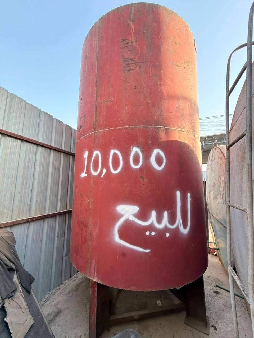 سلام عليكم تانكيات كبار لحمر لطويل قفله مليون حمولته عشره الف / وتانكي لزرك قفله مليون ونص حمولته عشرين الف 
لعنوان بغداد 
الرقم / ‭***********‬
