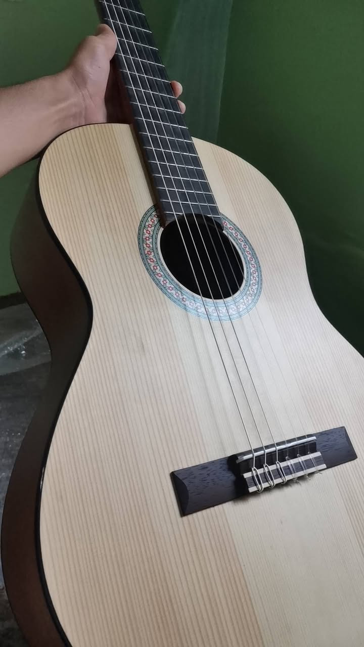 كيتار كلاسك ياماها C40 للبيع 

استخدام اقل من شهر 

من محل Piano Center - Mosul 

رايده ب 130 مع كابو جديد وياه

سبب البيع محتاج فلوسه


**إذا كنت صاحب هذا الإعلان وتريد حذفه لأي سبب، رجاءا أرسل رسالة إلى الدعم الفني**