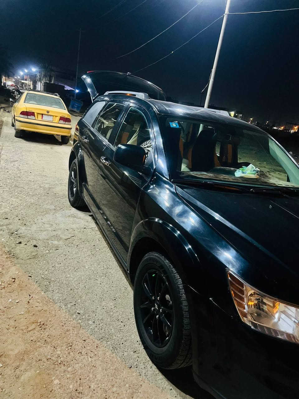 سلام عليكم دوج جورني موديل 20 سياره جديده حادث جاملغ الأيمن بل بنيد رقم نجف بأسامينه السعر 140 وبيه مجال رقم الهاتف ***********
