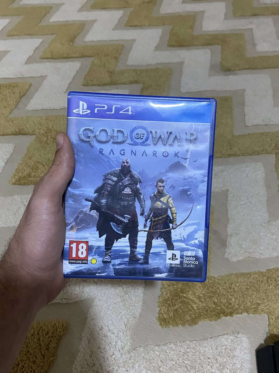 بلي ستيشن فور فات ويا ٣ اقراص  نظيفات و جويستك اصليه يحتاجله فقط تبديل معجون لأن صار هواي ما مستخدمه متروك السعر ٢٠٠ الف و بي مجال قليل لاتكسرون بالسعر للتواصل واتساب او شريحه ***********
