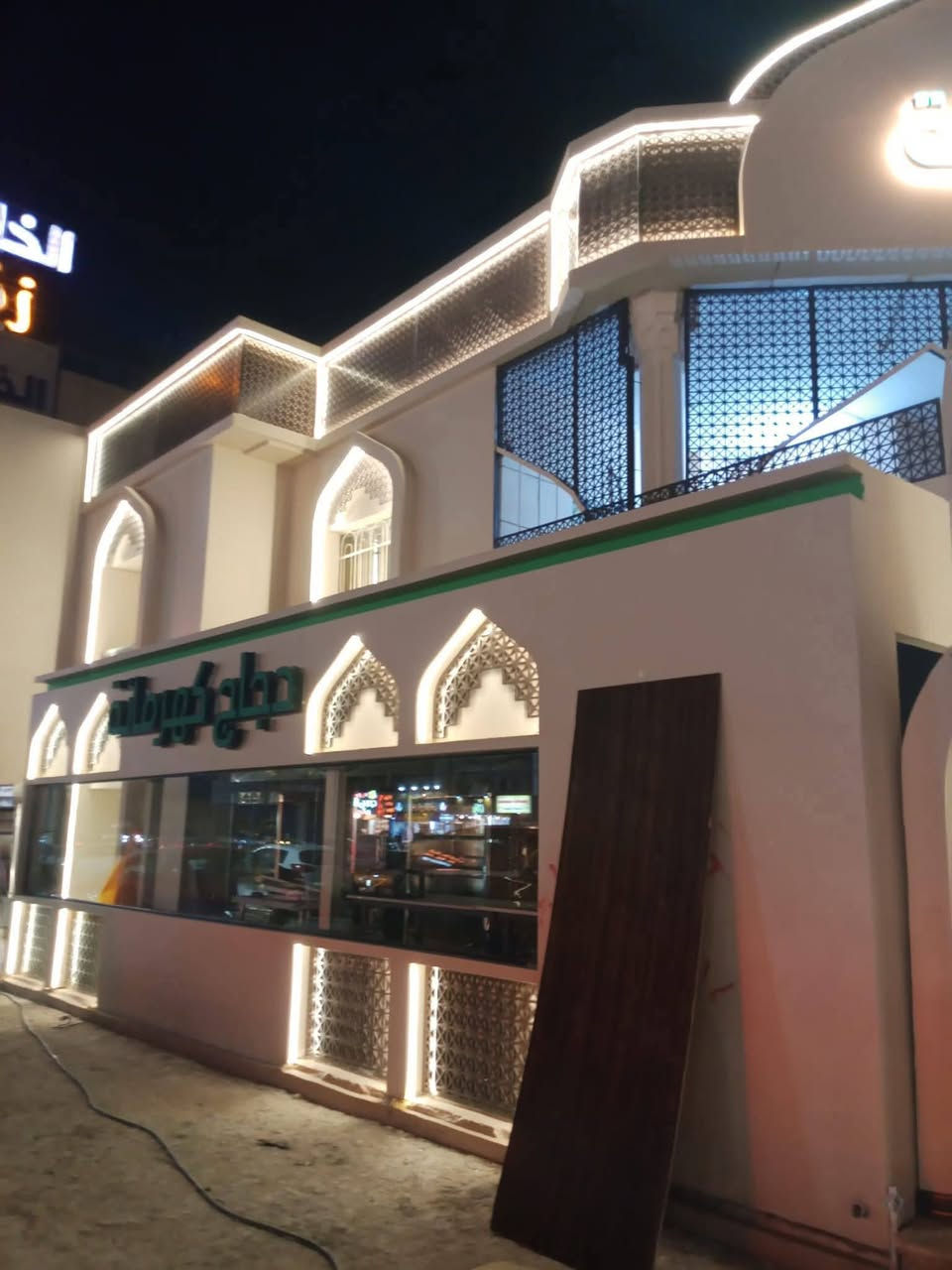 سلام عليكم ازا اكو مقاول أو شركة نستلم من عندهم شغل
متوفر كادر سوري في مجال ديكور وصبغ 
شغل استلام مهندس  شغل علمضمون وبدقا عاليا 
بأسعار مناسبة 
***********
بلخدمة
