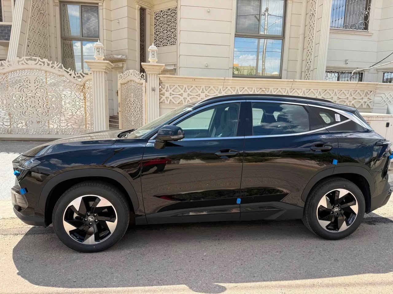 جيتور L6 Plug-in Hybrid 2025
🔺 معلومات السيارة والمواصفات
▪️ مرقم رقم أربيل وبعده بإسم الشركة
▪️ لا حادث ولا صبغ
▪️ ضمان شركة هارلم الوكيل الحصري جيتور في العراق
▪️ ماشية 700 كم
▪️ محرك 1.5 تيربو حقن مباشر + محرك كهربائي
▪️ القوة الإجمالية 358 حصان
▪️ عزم دوران 530 نيوتن
▪️ كير أوتوماتيك DHT
▪️ دفع أمامي
▪️ مدى كهربائي 114 كم
▪️ مدى كامل أكثر من 1200 كم
▪️ استهلاك الوقود 5.2 لتر لكل 100 كم
▪️ فتحة سقف بانوراما 1.1 متر
▪️ جنطة كهرباء
▪️ مثبت سرعة مع رادار تفاعلي
▪️ قيادة شبه ذاتية
▪️ كبح تلقائي للطوارئ
▪️ تحذير اصطدام أمامي
▪️ كاميرات 540 درجة
▪️ حساسات خلفية
▪️ تحذير مغادرة المسار
▪️ نظام البقاء داخل المسار
▪️ شاشة 15.6 إنچ
▪️ شاشة قيادة 9.2 إنچ
▪️ نظام صوتي 8 سماعات
▪️ Apple CarPlay + Android Auto
▪️ تشغيل عن بعد
▪️ أوامر صوتية
▪️ مقصورة جلد فاخرة
▪️ مقعد السائق كهربائي
▪️ إنارة محيطية
▪️ مصابيح LED أوتوماتيك
▪️ مرايا جانبية كهرباء ومدفأة
▪️ شاحن لاسلكي سريع
▪️ منفذ Type-C
▪️ فلتر هواء N95
▪️ ثلاجة بالمسند الوسطي
▪️ أنماط قيادة متعددة
▪️ 4 وسائد هوائية
▪️ حساس مطر
▪️ نظام Auto Hold
▪️ نظام نزول المنحدرات
▪️ نظام صعود المرتفعات
▪️ مراقبة ضغط الإطارات
▪️ ABS + نظام ثبات
⚙️ حجم المحرك
▪️ 1.5 تيربو هايبرد
📍 مكان السيارة
▪️ كركوك
📲 رقم صاحب السيارة
▪️ ***********

💥 لمعرفة السعر اترك أي تعليق داخل المنشور، سيصلك رد فوري بالسعر على الخاص

ـــــــــــــــــــــــــــــــــــــــــــــــــــــــــــــ

💥 اعلان هذه السيارة ممول والسيارة غير تابعة للصفحة، نحن مجرد صفحة إعلانات والتفاوض يكون بين البائع والمشتري وليس لدينا علاقة في تحديد السعر مع تمنياتنا بالتوفيق للطرفين🤝

#سيارتك_يمنه_تنباع
