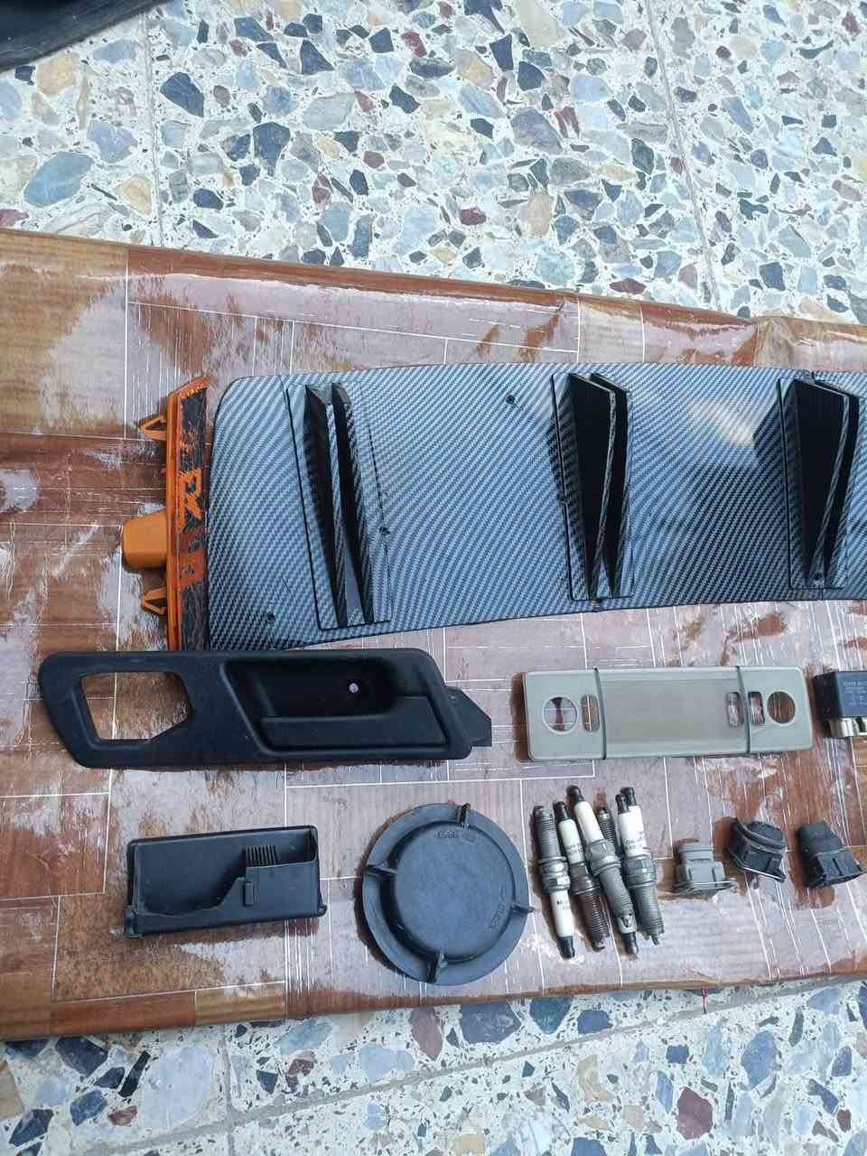 غراض مرتبات اصليات نضيفات كلش كلش وبسعر مناسب جدا كلهن شلع ب 80 الف الف الف عافية على يخذهن سعر اخو البلاش ب 80 بدون عمله مستعجل على بيعتهن والعافيه ب 80 مكاني بغداد الحسينيه بالبداية قرب على الشارع الرئيسى 
سباير اصلي كاربون فايبر اصلي ينشدله تزويد بيمكانت ربط تزويد بلادي او هيج تشده حسب ذوقك 
كفرات مرايات جانبيه كاربون فايبر اصلي 
شنايدر مال دعاميه خلفيه كاربون فايبر اصلي 
مخدات مال تجاوبه مال راس شكل حلو جماله للسياره وتخليك مرتاح بالسياقه جدد بعدهم 
ستاند موبايل جديد مامستخدم اصلي بالباكيت 
اشاير مقوسه يصير  بالجاملغات الاماميه الخلفيه حسب ذوقك 
نفاضه بيها اناره اصليه 
يده باب داخليه عكس السايق 
كاعيات مال بيم نضيفات كلش علامه بي أم دبليو حلوات كلش ونضيفات 
كتف تبريد اصلي مال حاويه 
بلكات تخم مال حاويه 
قبق راديتر اصلي 
تي بي اس مال حاويه اصلي 
روس فيش منوعه مال صغيره اصليات 
قواعد كلوبات مال بكلات بلادي كبل تربط الفيشه اصليات 
عدسات مال لايت امامي اصليات
قواعد كلوبات مال لايت امامي 
اطارات مال لايت امامي دخليات نيكل 
حاجب مال لايت امامي 
سماعات اصليات اصليات وقليل تحصلون منهن وغاليات والله صوتهم يخبل واضح وعالي ودمامهن صافي وعالي وشرط ماركه عالميه وصليات مال حاويه كبار شكلهن بيضويات 
مضخم الصوت ينربط ويه السماعات مال السياره صغير مياخذ مكان اي مكان برهم صوته حيل عالي وصوت الدمام ماله خرافي يشاع الاذان بصوت 
بس فدوه لحد يكول نزلي من السعر لأن سعرهم سعر حاجه وحده 80 الف قفل بدون عمله مكاني بغداد الحسينيه بالبداية قريب على الشارع الرئيسى الشراي يجي خاص او يتصل هذا رقمي ***********
