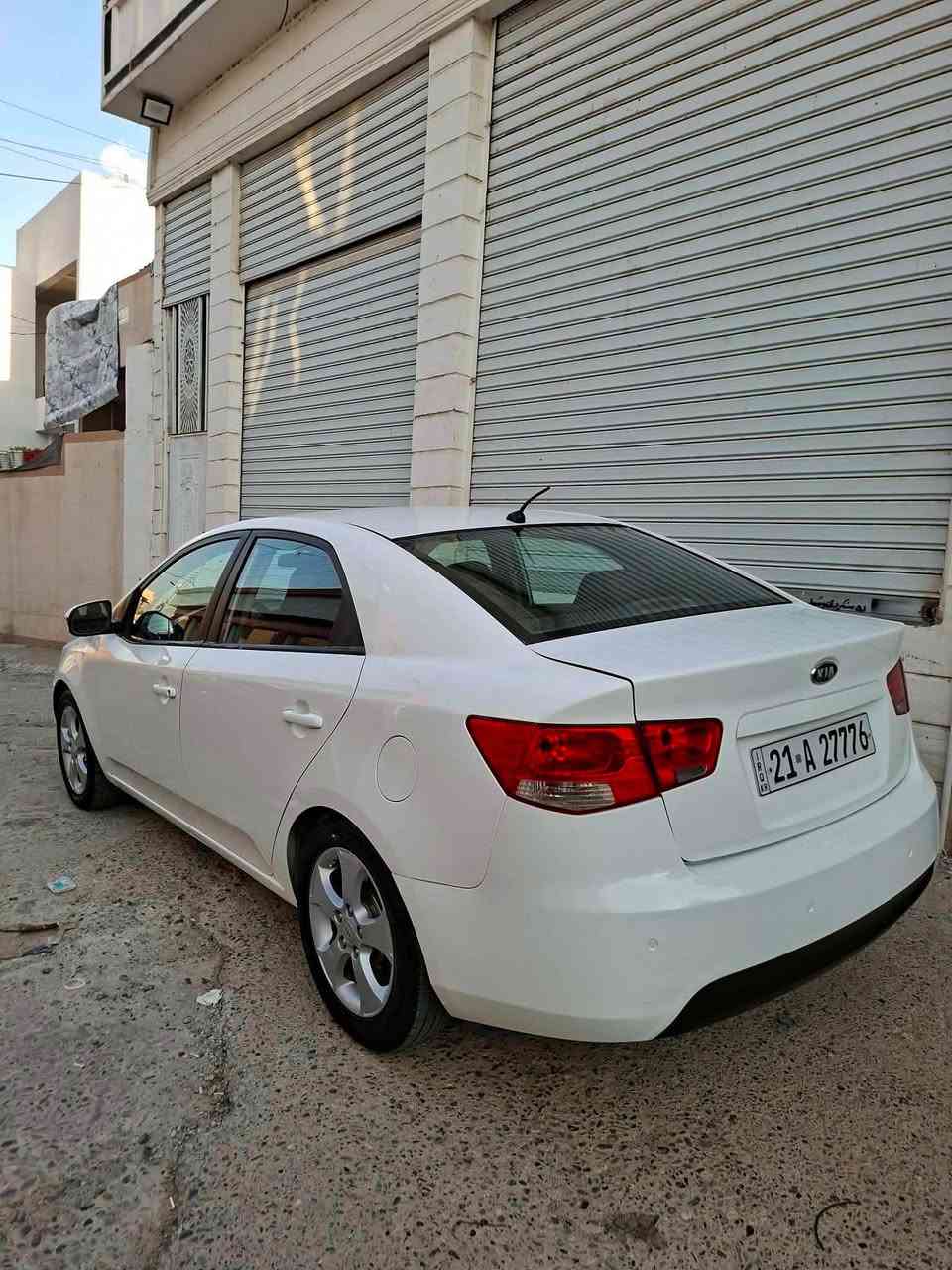 Kia cerato 2010 کیا سیراتۆ
سپی هەیکەی زۆر جوانە 
نیوو بۆنیتی بۆیاغە یەک دوو شختی بچوکی هەیە لە قەدی 
سەنەوی دوو ساڵی ماوە بەسەر چێ
گێر و مەکینە و بەناوکردنی  بە شەرت 
رەقەمی خاوەنی
*********** كويسينجاك, أربيل
