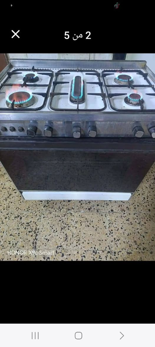 غراض ميز وتخم وطباخ وعربانه مال طفل وديوان نضيفات للبيع عنوان بغدادالدوره  رقم بي وتساب فقط ***********
