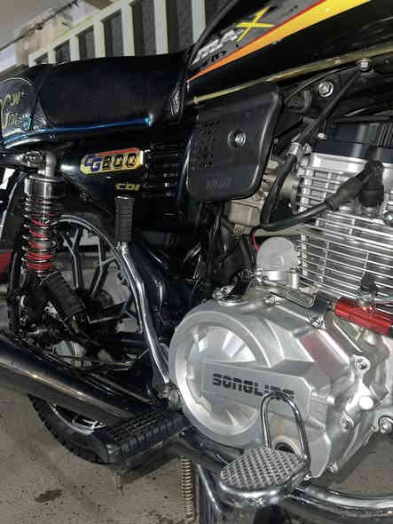 السلام عليكم من رخصه الادمن دراجة ايراني سولنك للبيع نضيفة وحلوة سلف وهندر شغالات وكهربائيات كلهن شغالات بلادي أوراق بيها مكاتبة ومنفيس فقط الدراجة كلهة شغالة وبيها بصمات ثنين وسويجات ثنين   الدراجة مستخدمه قليل اشتغلت بيها سبوعين وخالها اروح بيها للدوام
موديل 2025 حجم المحرك 200 CG 
العنوان بغداد الصليخ ***********
للاستفسار
