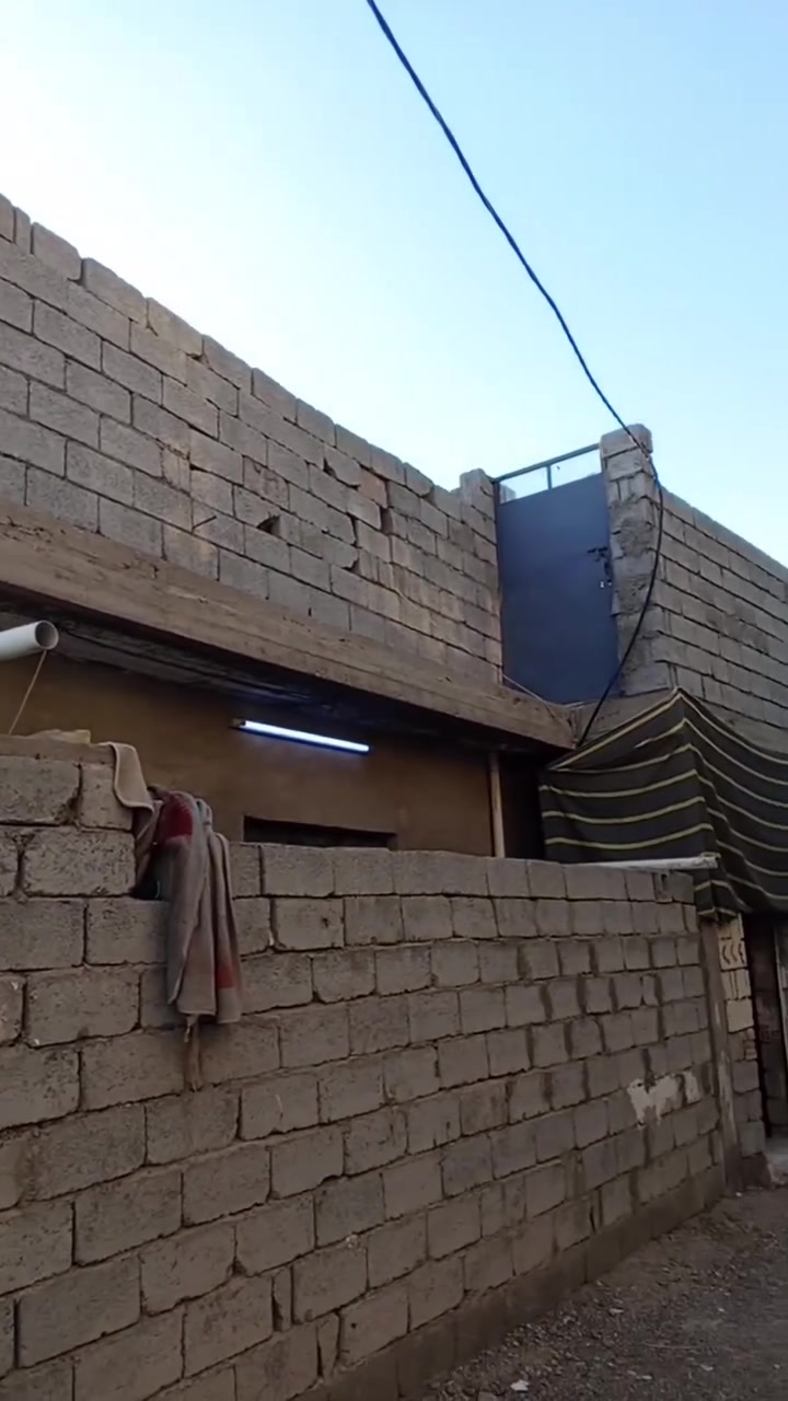 السلام عليكم بيت اللبيع مساحه 190 جنس الأرض زراعي منطقة سكنية ويوجد كافة الخدمات (ماء كهرباء طريق مولدة سحب سوق) /العنوان بغداد _تاجي _ قرب من مطعم خيرات الرحمن سوق تاجي اقرب نقطة دالة مدرسة السرور السعر 28) بي مجال  *********** / ***********
