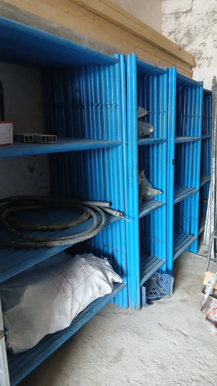 يتوفر قفاصه للبيع جديد
٦٠ ×٢سم حديد ثقيل عراقي 
٨٠ ×٢ سم حديد ثقيل 
٩٠×٣ سم حديد ثقيل 
١٢٠ ×٢سم حديد ثقيل 
٩٠ ×٣ متر ارتفاع حديد ثقيل 
يتوفر دراب خشب روووسي ٤ متر 
وبانسب الأسعار 
العنوان / كربلاء / الأمن الداخلي 
تليفون ***********
***********
