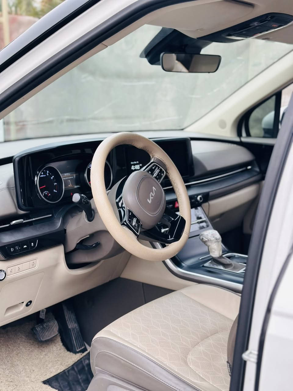 كيا كرنفال موديل 2023  كوري غاز بانزين  لون ابيض اصل ،كفالة عامة   فول مواصفات
بأسمي شخصياً مداور ثاني يوم. رقم بغداد 

السعر 270$ وبيها مجال  بيع مستعجل 
***********
