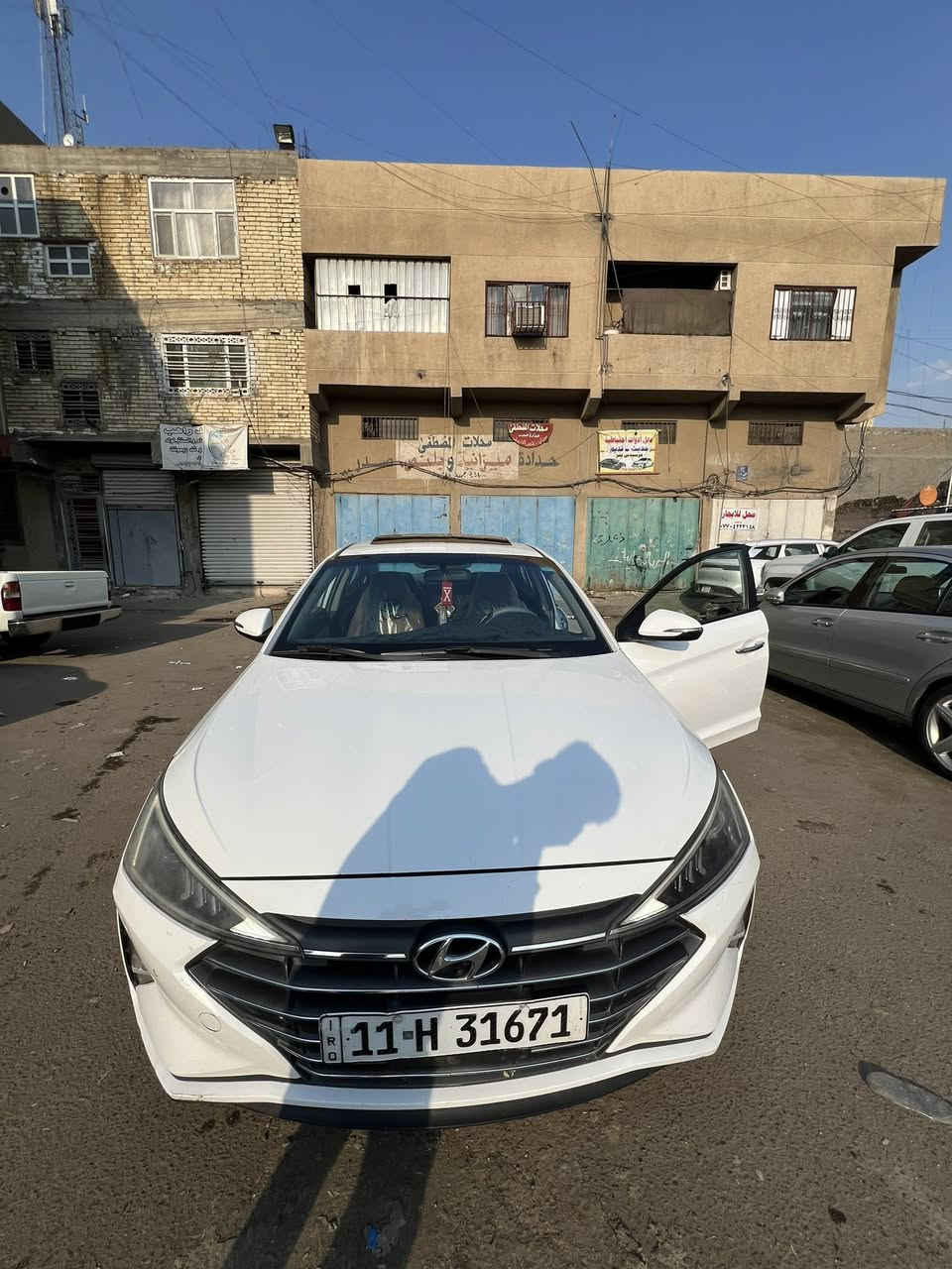 سلام عليكم النترا للبيع 2020خليجي فول فتحه شاشه بصمه صدر محرك مكفول كامل وسياره هم بس ما عده الباب الخلفي من يم السايق بي ضربه شبرين ويم الصدر الجاملغ بي بارد شبر سياره خير من الله وكدامك  وسياره بسمي  ***********
