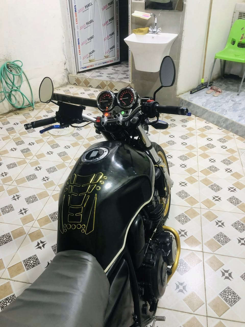 اعادت النشر بسبب وعود الكاذبه دراجه البيع هوندا سيبي فور جيل اول نشاطه يخبل بيها شلعا مرعبه مسجلة تحويل ثاني يوم موديل1999 نظيفه مثل ماموضح بصوره   محرك ممفتوح بلاد نقصها فقط دسكات بريك وتبديل دهن 
المكان الرمادي تواصل ع هاذ الرقم  ***********
