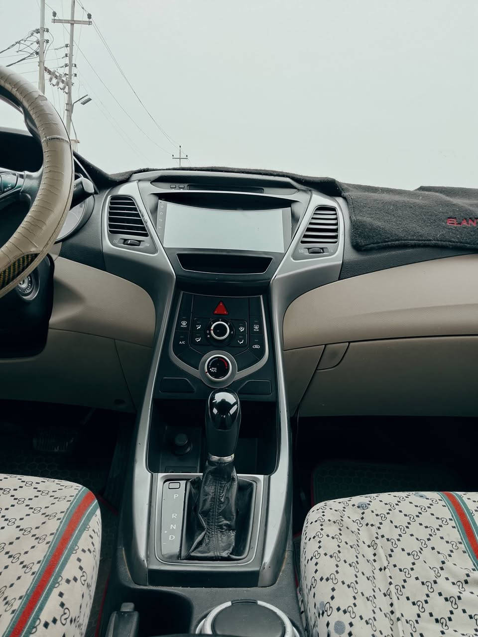 سلام عليكم سياره النترا هونداي صالون اللون اصفر بيجي سياره فئه سعوديه وارد خليجي سياره كامله تبريد فول طخم تواير جدد سياره متكامله السنويه صالحه لمده 2027محرك1600دوش السعر106وبيه مجال للطيبين العنوان ذي قار سوق الشيوخ الاصيبح قرب مسجد الرسول لل الاتصال***********
