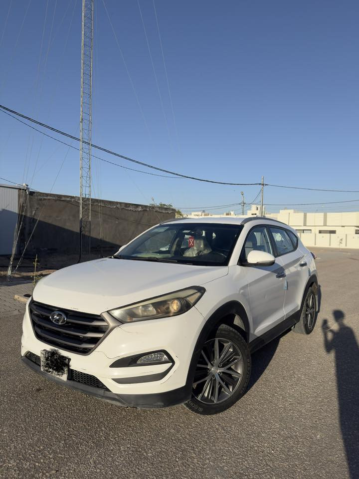 توكسان موديل 2016
كفالة بيها بس باردات 
السيارة نظيفة كلش  
ماشية 185 
السعر 168 
مكينة 2000 

للتواصل الاتصال على 
***********
                                                 ***********
