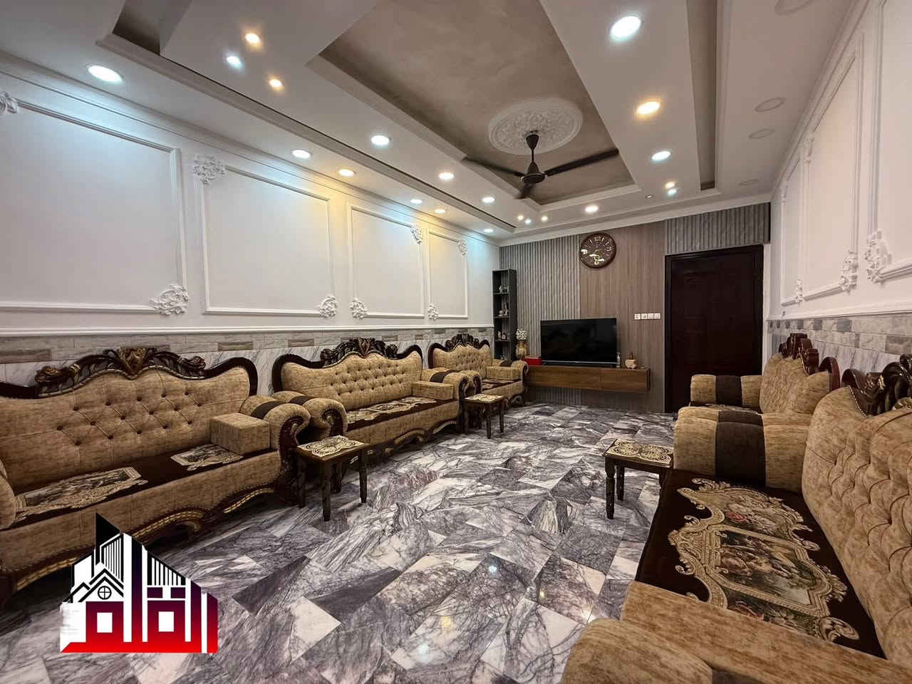 🏡دار للبيع🏡.            طابو صرف
المساحة :200م /الواجهية 10م /النزال 20م 

📍موقع الدار ::ابي غرق حي الشرطة 

🚫الطابق الاول ::صالة/هول /مطبخ /غرفة /مناور /صحيات داخلية وخارجية /كراج 

🚫الطابق الثاني ::هول /غرف عدد 3/مجمع صحيات 

————————————————-
للاستفسار مراسلة الصفحه 
او الاتصال على الارقام 

‭0773 507 5295‬
