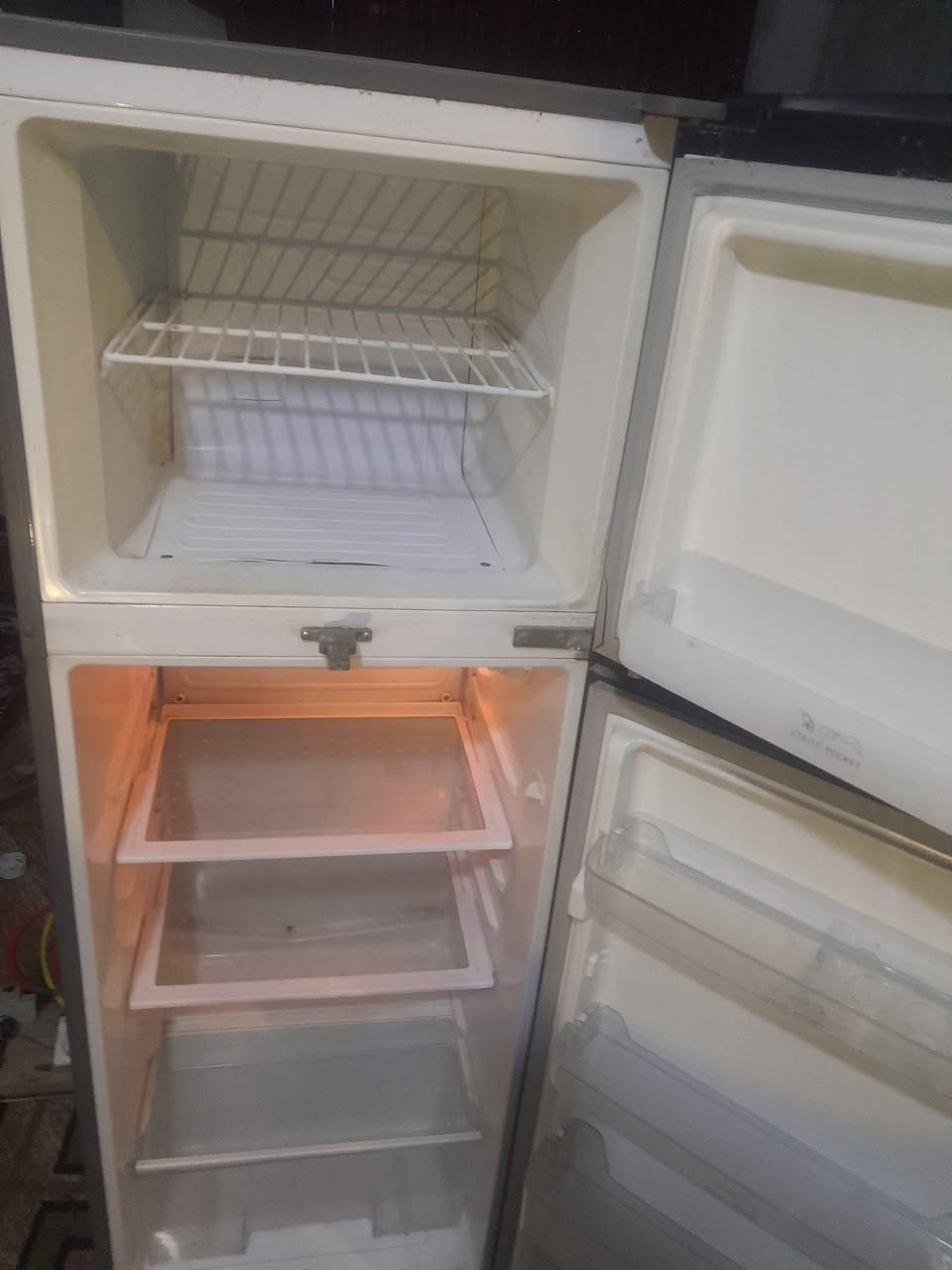 ثلاجة فول تجميد حيل نضيفه جديدة شركة السعر ١٢٥ مكاني الحسينية القمانيات حجم وسط ارتفاعها متر ونص هاتف *********** الفارس, صلاح الدين
