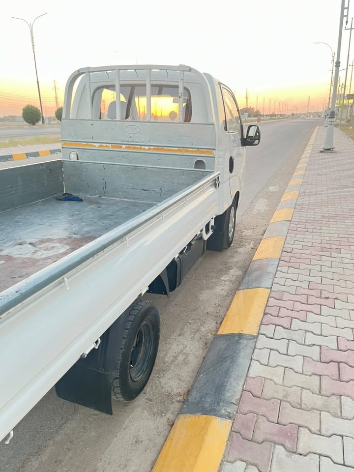 سلام عليكم كيا حمل 2700 للبيع موديل 2016 كفالة عامة رقم بغداد مكاني انبار السعر 118 بيهة مجال بسيط رجاء بس الي شراي يتصل رقم الهاتف بي واتساب *********** // ***********
