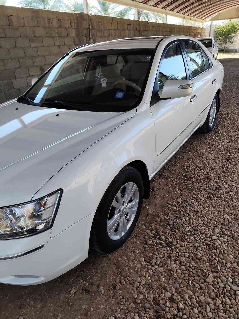 السلام عليكم ورحمة الله وبركاتة 
سوناتا للبيع موديل 11 خليجي فول مواصفات نظيفه جدا محرك 2400 دوش السياره جديده واحلى من الصور مكفوله كفاله عامه ماعده بيها شخوط بالبنيد وربع من الجاملغ الأمامي الأيمن وتم صبغهن درجه اولى وتخم تايرات قبل أربع أيام شادلها ،، ومحرك وكير درجه اولى ومابيها اي نقص سياره جاهزه من كل الشي ،، السعر 150 قفل 
 السيارة بأسمي رقم بغداد ومكان السياره بابل وهذا رقمي 
***********
