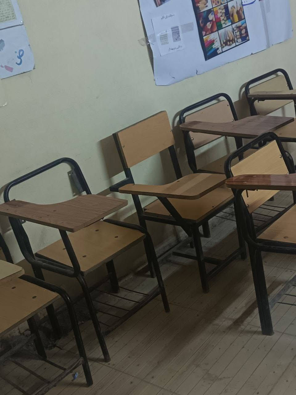 كراسي دراسية مستعمله للبيع بأسعار مناسبة شلعه وحده مستعجل العدد 48 وسعر الكرسي ب20 الف للاستفسار الاتصال على الرقم ***********
