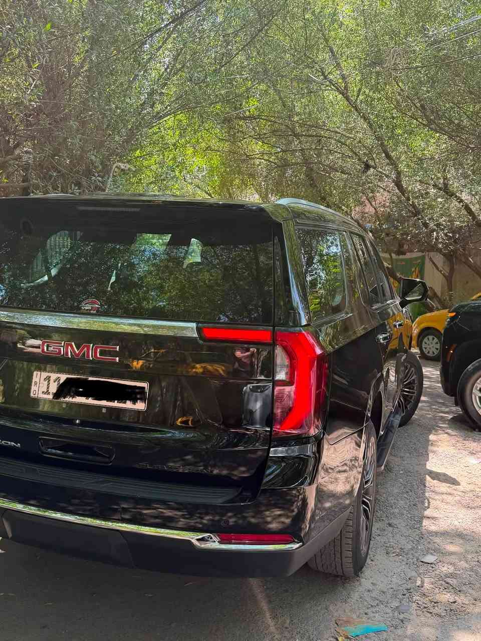 جمسي يوكن الفيشن 2025 

ا GMC Yukon ELEVATION 2025 

(((السياره مغلفه )))

 خليجي وكالة المنصور 

 ماشيه 23 الف كيلومتر  

 موديل 2025

 حجم المحرك 5.3 V8 

 مفتاح التشغيل بصمة  

 تشغيل عن بعد 

 دفع ثنائي RWD

حساسات أمامية 

حساسات خلفية 

لايت زينون + LED 

 دخول بصمة ذكي 

 حجم الاطار R20 

 اشارة في المرايا الجانبية وكهرباء 

 ا ABS 

 دشبول شاشة ديجيتال 

 شاشة Apple Car play 

 سماعات سستم صوت شركه BOSE

 كاميرا دوارة 

لانارة الداخلية LED  

 مثبت السرعة Cruise 

 المودات والاوامر الصوتية 

 ا Bluetooth / T YPCE 

مخرج منفذ الطاقة 

رقم بغداد بأسمي 

السعر. 620ورقه وبيها مجال بسيط 

مكان السياره الكاظمية

واي استفسار ***********
