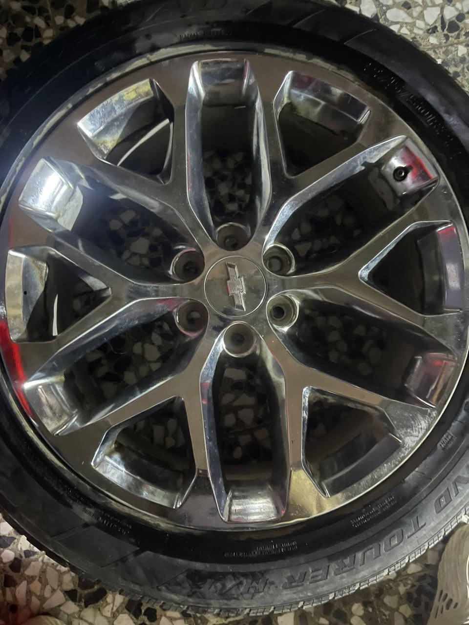 سلام عليكم ويل تاهو حجم 18 ويل وتاير نضيف مكان بغداد العبيدي ***********
