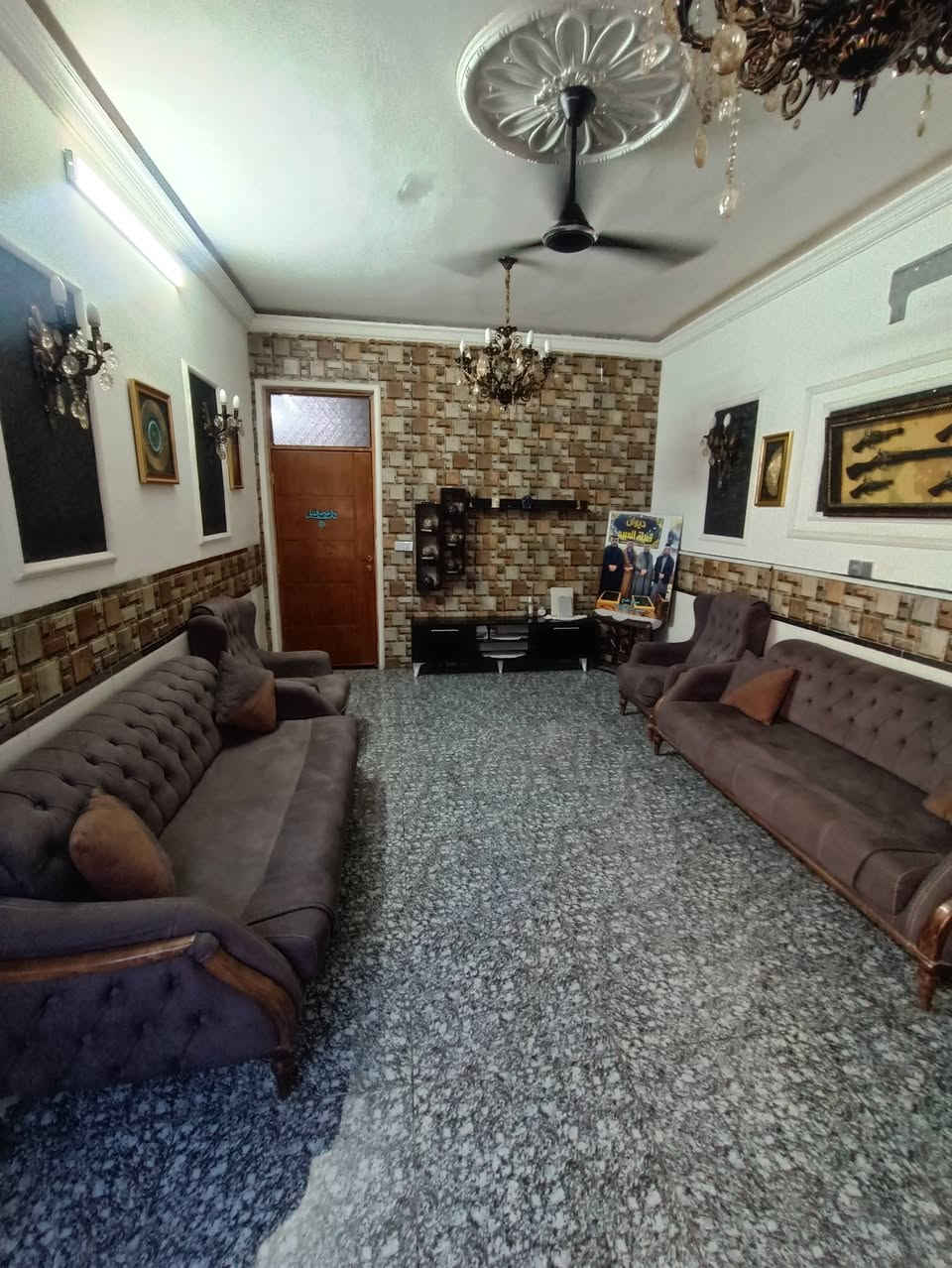 سلام عليكم دارللبيع 150متراربع  غرف نوم واستقبال ومطبخ هول حولي واجهة سبعه ونص ونزال عشرين تحتوي على حمامين فوك وجوة بناءحديث 23السعر 193قريب ع مدرسه سامراء رقم الهاتف ***********
