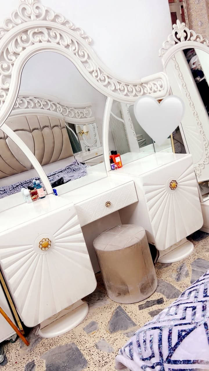 غرفه نوم ايطالي
سرير نفرين

كنتور خانات واسعه 

ميز تواليت

كومديات عدد 3 

طابوريه


**إذا كنت صاحب هذا الإعلان وتريد حذفه لأي سبب، رجاءا أرسل رسالة إلى الدعم الفني**