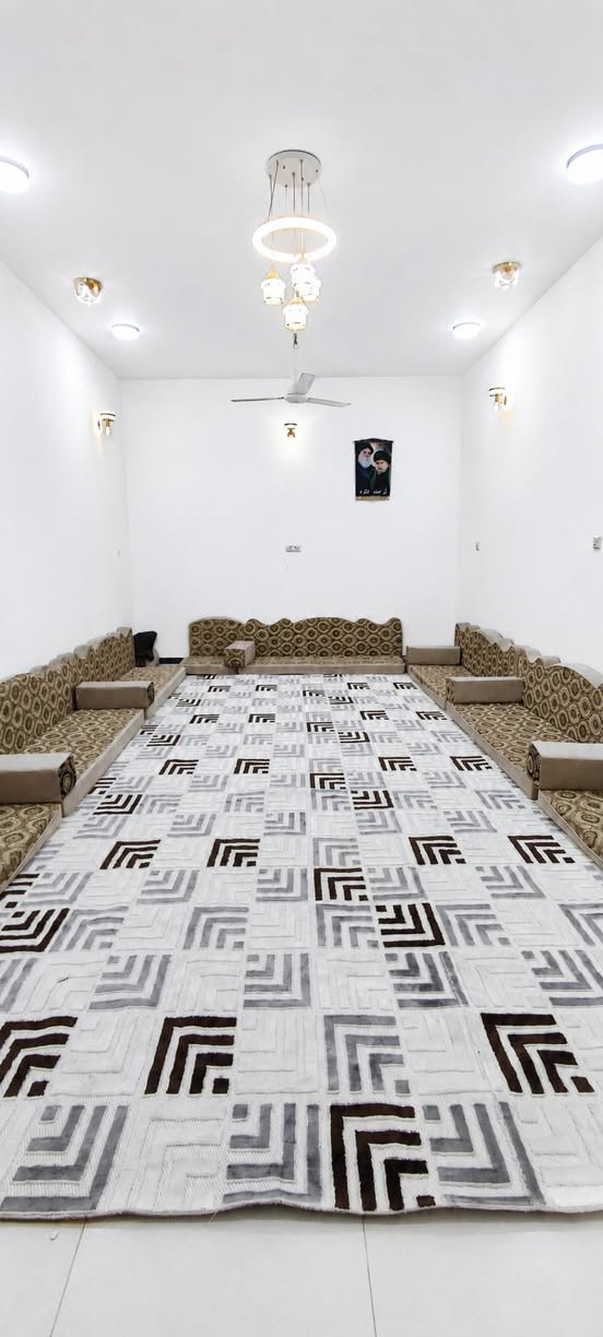 بيت طابو صرف المساحه 240 متر يحتوي على 6 غرف
بالاسكان الصناعي ثالث بيت عن الحولي على شارع 20
حديقه خارجه كبيره مع كراج السياره تفاصيل البناء
الطابق الأول / طارمه استقبال وصاله وغرفتين نوم ومطبخ وصحيات داخليه وخارجيه ومنور
الطابق الثاني / يتكون من 4 غرف نوم ومطبخ وصحيات وصحيات
السعر والتفاصيل اتصل واتساب ***********
