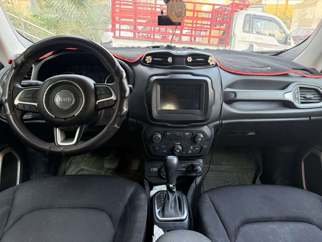 السلام عليكم
جيب رانگيت ٢٠١٩  فئه السبورت
السياره خير من الله نضيفه كلش
تبريدها ثلج 
ماشيه ٩٦ الف كيلو 
محركها ٢٤٠٠ المرغوب 
سنويتها ٢٠٢٧ يلا تسقط 
الحادث قطعه وحده صبغ فقط ⭐️
سعرها ١٣٨ وبيها مجال بسيط
رقم التواصل ***********
