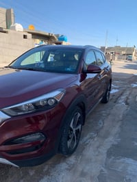 توسان 2017 للبيع  وارد امريكي ضربتها بسيطه بس البنيد ومصلح بدون تبديل ...