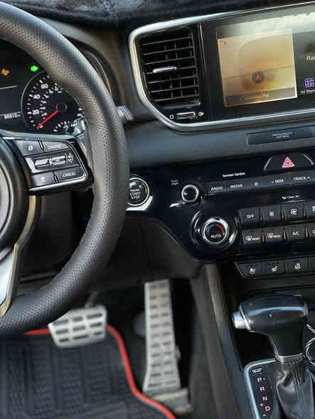 السلام عليكم كيا سبورتج وارد أمريكي موديل2020 SX اعلى فئة الأخير 
سيارة بيها ثلاث قطع صبغ الباقي كفالة

بانو راما 
داخل جلد
بصمة + بصمة أبواب 
تبريد قطعتين 
كاربلي 
مودات قياده متعدده 
فول تحكم ستيرن 
كشن كهرباء 
تدفئه كشنات مع الستيرن 
شاحن واير ليس
رادارات
خزن ميموري 
اوتو هولد 
جنطة كهرباء 
السعر 165 وبيها مجال 
مكاني بغداد الشعلة 
***********
