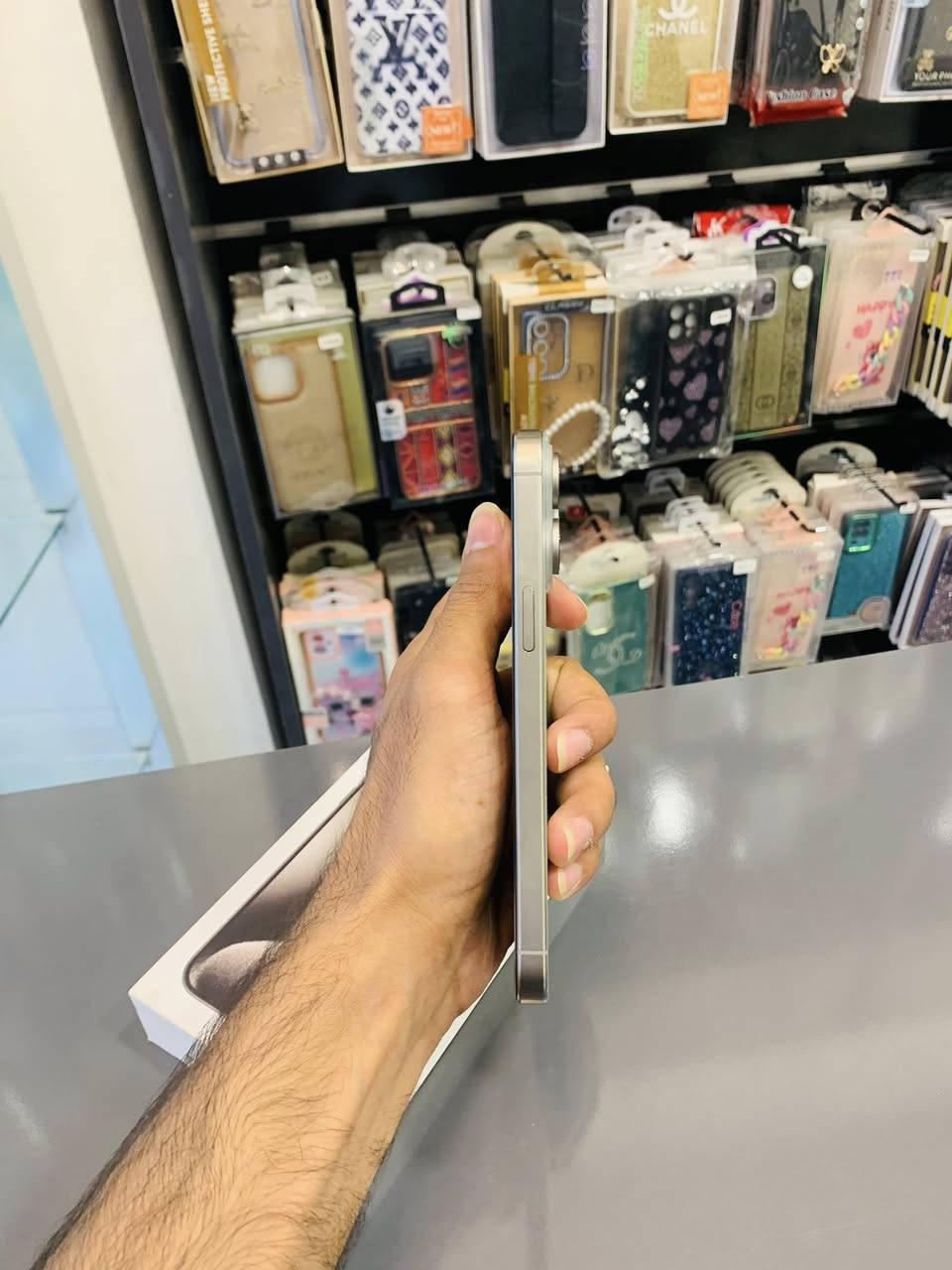 ايفون 15ابروماكس ماستر AAA
مستبدل شاشه وكالة ب580الف شاشه 

ذاكره 256 بطاريه 87 السعر 725الف 

العنوان تكريت شارع زهور مقابيل مجمع كنزا 

هاتف ***********
