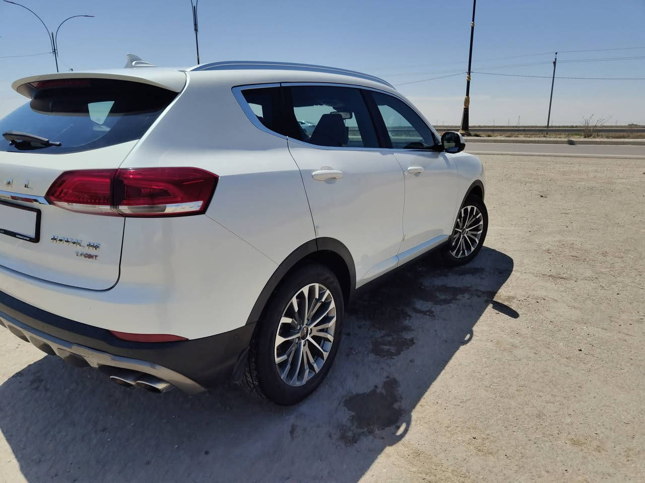 هافال موديل  h6 2021
* ماشية 86 الف  
✔️ رقم بغداد دولي (تحويل مباشر)السنوية لغاية2031
المواصفات - فول
✔️ محرك2000 تيربو وكير 7 نمر  
✔️ بصمة تشغيل + دخول ذكي بصمه عدد 2
✔️ شاشة وسطية كبيرة + عدادات ديجيتال
✔️ يدعم Apple CarPlay & Android Auto
✔️ كاميرات 360 درجة
✔️ حساسات أمامي وخلفي
🛡️ أنظمة الأمان المتطورة:
✔️ رادار مانع تصادم
✔️ المحافظة على المسار
✔️ نقطة عمياء + علامات ترحب
✔️ مثبت سرعة راداري
‏✔️ ESP + مانع انزلاق
✔️ 3 انضمه قيادة عادي وايكو واسبورت
✨ راحة وفخامة: 3 انضمه تغير عدد كليو متر
✔️ كشنات جلد + تحكم كهرباء
✔️ تدفئة كشنات مع الاستيرن 
✔️ تكييف أوتوماتيك ثنائي + خلفي
✔️ أناره LED أمامية وخلفي
✔️هاند بريك كربائي. + اوتو بارك توقف ذاتي                              
💰 السعر 148 ورقه وبيها مجال للشراي
بيع او مراوس حسب قناعة
📞 للتواصل:***********
