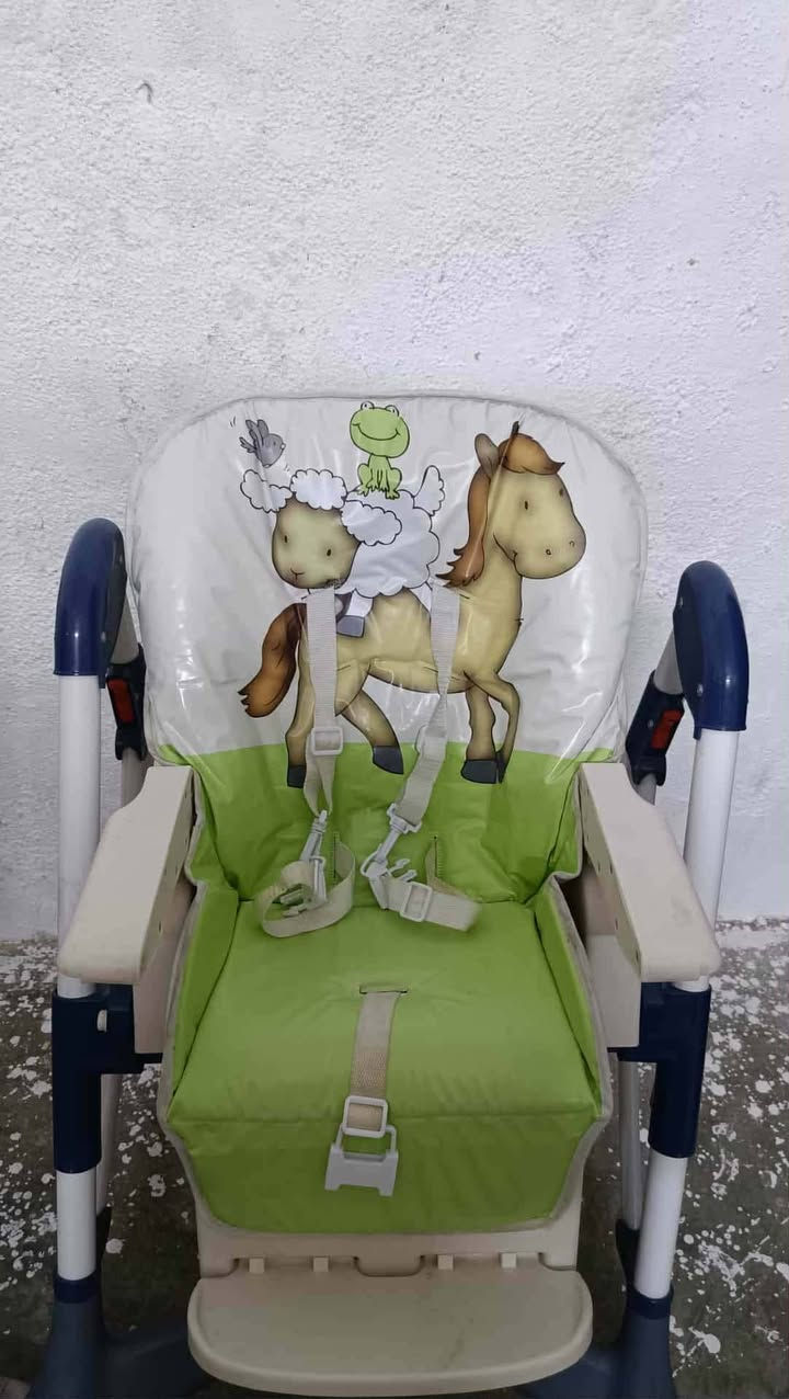 كرسي طعام للطفل مستعمل قليل للبيع الاتصال على الرقم ***********
