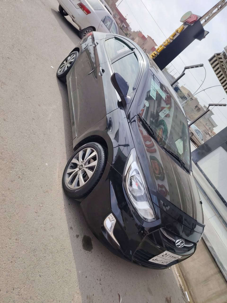 السلام عليكم ورحمة الله وبركاته عيوني اكسنت ٢٠١٧ فول فول موصفات سلايت دبل تحكمات كشنات تدفئه 
ضررها جاملغ خلفي
وبل باب الخلفي شويه بارد
سياره مجهزه عل ٢٤ حبه كلشي بيها بشرط
السعر ١١٣ وبيها مجال بسيط
***********
***********
