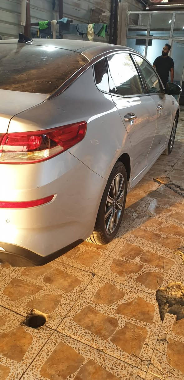 سلام عليكم كيا اوبتما للبيع موديل ١٩ حادثها جاملغ وبنيد مكينه كير حداديه تخم تاير تبريد السياره جاهزه خيرمن الله السعر ١٢٣ وبيها مجال قليل المكان ناصرية المركز الاتصال على الرقم ***********
