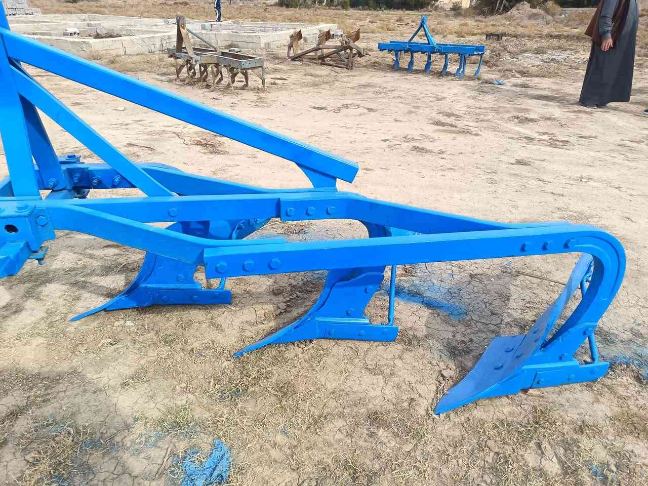 فدان تركي حجم 11 + غراض للبيع  عنوان بغداد على طريق الدولي السريع***********//***********
