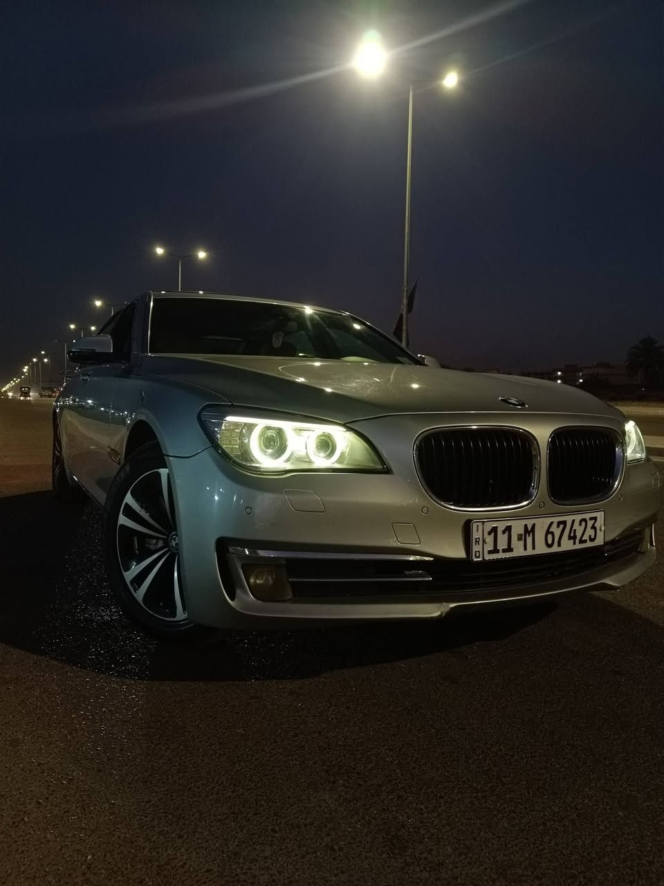 السلام عليكم للبيع او المراوس بموديل حديث 700 أو 500
تفاصيل السياره BMW  730Liموديل 2013 خليجيه 
فول مواصفات خمس بردات تحكم ستيرن جكات كهرباء 
سقف كنتاره كشنات خزن مري شفط جنطه شفط  ومعروفه مواصفات البي ام الخليجي عليها تحديث شاشات داخليه موديل حديث وبكلايتات موديل حديث + تبريد مناخين منفصل + تبريد ثلج 

ملاحظات السياره ❓

صبغ بنيد وجاملغ خلفي +
البيبان الخلفيه كلير معه الهلال الخلفي لجاملغ 
بدون حادث فقط صبغ +
بيها طخه خفيفه باب السائق موجوده معه الصور 
ورصعه في الباب الخلفي فقط + السونار مرفق معه الصور 

سياره جاهزه على اخر حبايه كير مكينه صدر كله جديد 
دسكات جدد + حساس دسك + تخم تاير كله جديد 
باتري جديد سلف جديد منظومه تبريد توني مسويها جديده 

السعر$.  (170$) وبيها مجال قليل سنويه بسمي تحويل ثاني يوم العنوان بغداد الشعله 

ولي عنده مراوس موديل حديث هم اراوسه ونتفق عل فرق 

رقم الهاتف ***********

