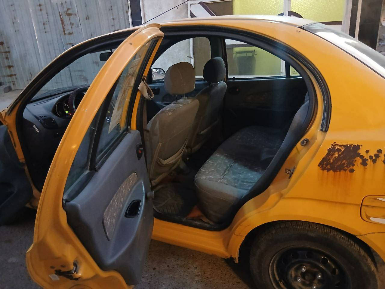 السلام عليكم سيارة طيبة 2015 بيهة ظربة بلجاملغ خلف السايق وطخة بلجاملغ عكس السايق تخم تاير جديد دبلات امامي مبدل وتخم بولبرنات السعر 32 سنوية صاقطة 2020
وعليهة هيئة تنزل من سعرهة 
مكاني بغداد الزعفرانية 
الرقم. ***********
واتساب. ***********
