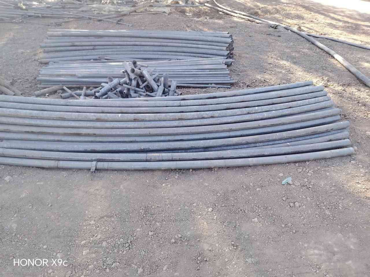 السلام عليكم
للبيع بيوت ارني اصلي لعد 2
الطول 52-متر 22 قوس 
حديد درجه ولا 
عنوان  جبله 
***********
