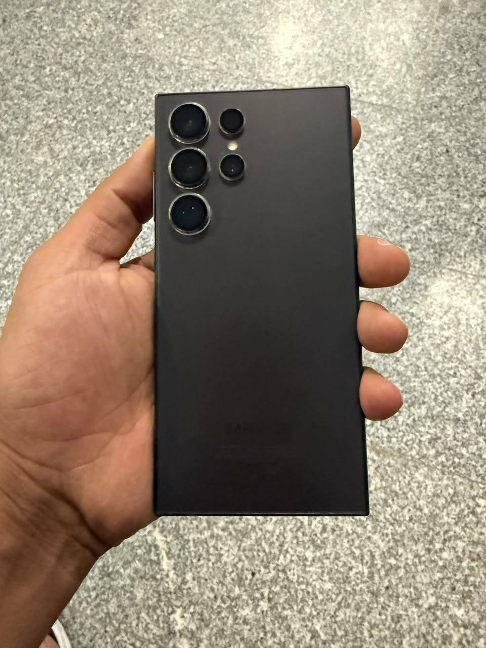 الترا 24واحد تيرا للبيع او المراوس بايفون ١٦ برو ماكس جهاز نضيف ومناقصه شي بس كارتونه ضايعه جهاز شرق اوسط شريحتين *********** سعره مليون ١٥٠ قفل  مكاني بغداد
