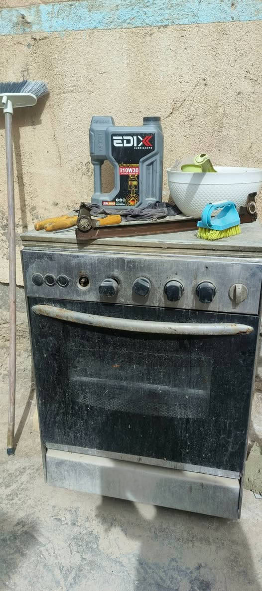 السلام عليكم غراض بيت مستعمله للبيع كاونتر وملحق وطباخ بي مشكلة ابيعه عاطل وغساله شغاله مابيه شي والثلااجه كذالك هم بيه مشكله بلمجموعه مال كهربائيات ونشرات عاموديه وصوبه هذني شغالات ودرج وسخان هم شغال وهواي شغلات بعد موجوده بس ميسون ابيعهن الي يجي ياخذ هذني الي عرضتهن انطي وياهن غراض نواعم هديه وفراشات وبطانيات هم هديه مكاني ابو غرق شارع المركز قرب جامع المتقين  ابيع شلع لحد يطب ويكولي فلان شغله مابيع حاجه وحده  ***********
