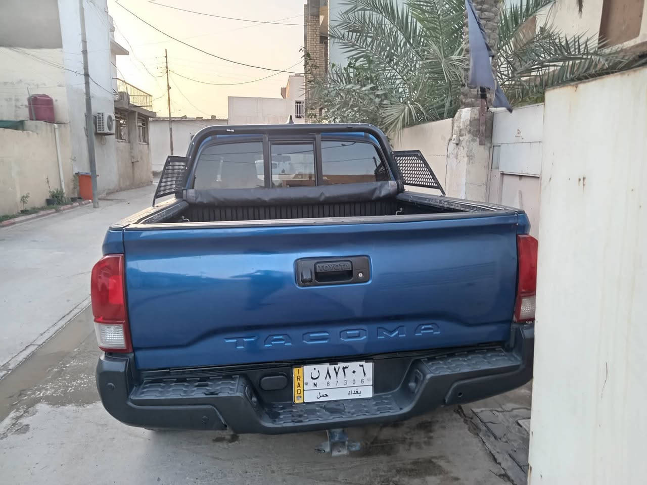 .سلام عليكم البيع تيوته تاكومه ٢٠١٧ محرك ٤سلندر سياره مصبوغه حزام ضربه بجم بس مواصل الشاصي اللعلم الحادث موقوي السياره مرفعه، ٣،٥ انج تايرات جبلي بي اف كدرج ويل اوف رود قياس ١٨دعاميه ايرون مان اصليه مع جميع الاشاير ولاناره الخاصه بيهه السياره جاهزه من كل النواحي ومابيهه اي نقص محرك سيارة ٢٧٠٠ تويل شرط محرك او كير مكفولات برغي مامفتوح بيهن *********** سعر ١٦٥ او بيهه مجال مكاني الكوت
