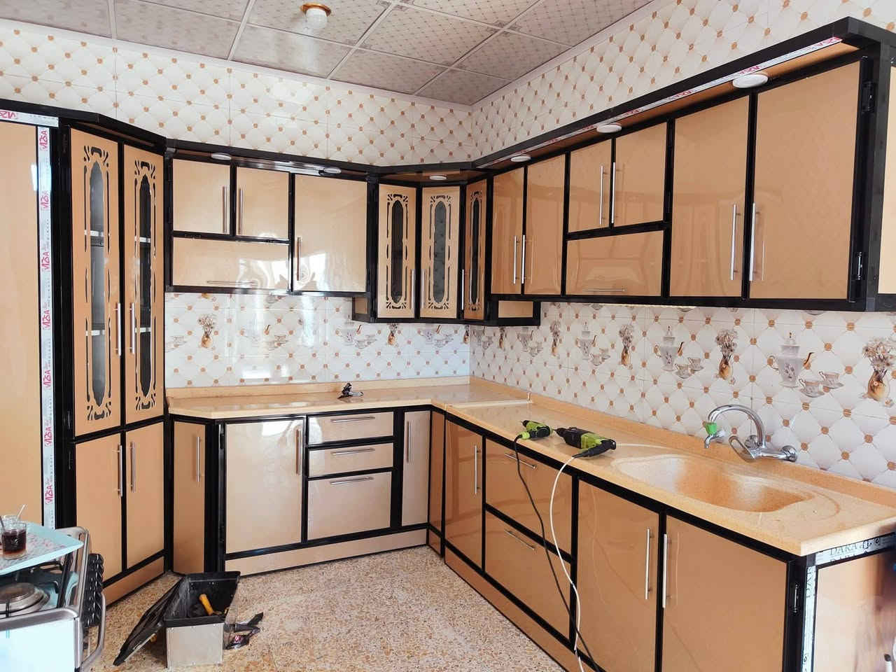 المهندس علي لكافه اعمال الالمنيوم ابواب محجرات شبابك كاونترات تصميم كافة المطابخ يتوفر البيع بل تقسيط المريح لكافه حاملي ماستر كارت منتسبين وموضفين دوائر الدوله للتواصل عبر الوتس اب ***********
