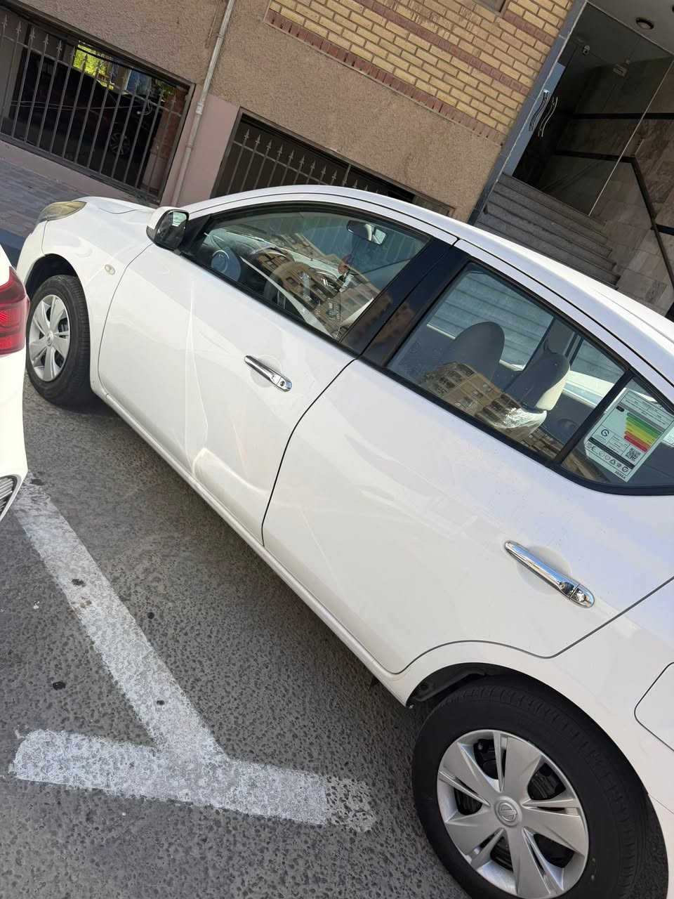 سلام عليكم نيسان سني هندي بليته ازرك 2018 
مكفوله من كلشي بدون صبغ بدون بارد بدون تبديل 
كفاله حته الدعاميات 
مكينه كير صدر كله جديد عداد ٦٦ الف على وضع الشركه 
هزه ورقم جديد  بأسمي 
صدر جديد 
تايرات جدد 
مكاني بغداد الكرخ 
سعر ١٠٢ ومجال جداا بسيط 

للاتصال 
***********

