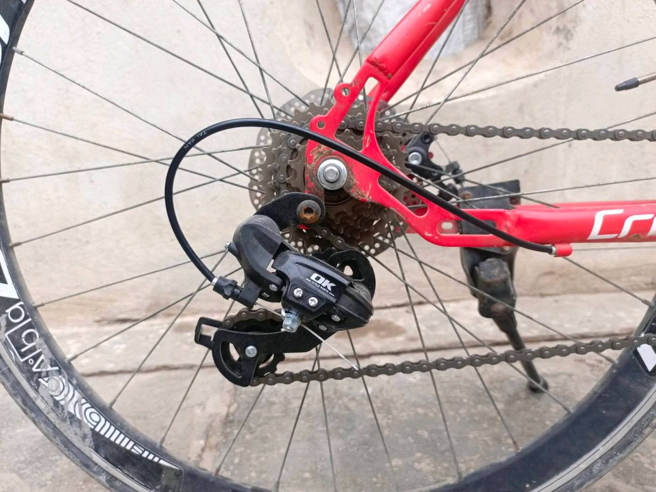 رود حجم 27 / C700
الماركة: كرولان (Crolan) مختم 

بريكات دسك 

بدالات 7/3

السعر 180 و بي مجال

واتساب: ***********
