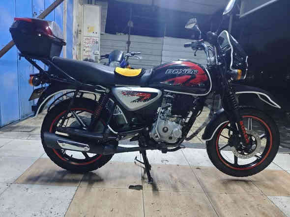 للبيع موديل 21 طالعة ب24 يعني قبل سنة اشتغلت 
سلام عليكم بوكسر للبيع النضافة 100/100 بعدها زيرو من البيت للمحل مال جناي  مامشتغله دلفري وبيها اضافات مصدات هواء وزوج لايت عالي وناصي شكل خوذه اصلي وبيها دبل اشاره مع اشاير اضافي 4 
اوراق اصولي
العنوان الشعلة 

*********** خابر وتدلل متواجد فيس واتساب
