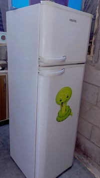 ثلاجة • ماركة فزتل • بها مجال