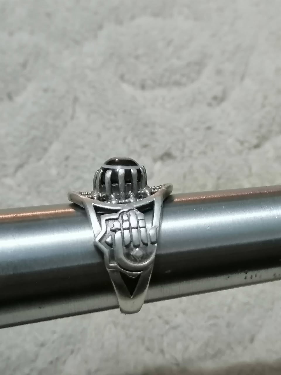 خاتم بحجر الجزع الحبشي بصياغة الحضرة شباك وكف للبيع بغداد ***********
